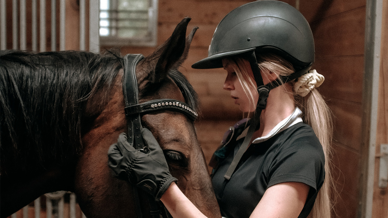 Front Page -Equestrian Elegance beste paardrijcaps voor dames